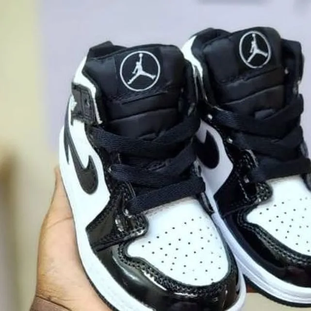 Jordan Air Jordan 1 High Black Patent / White in Black / White — thumbnail 2