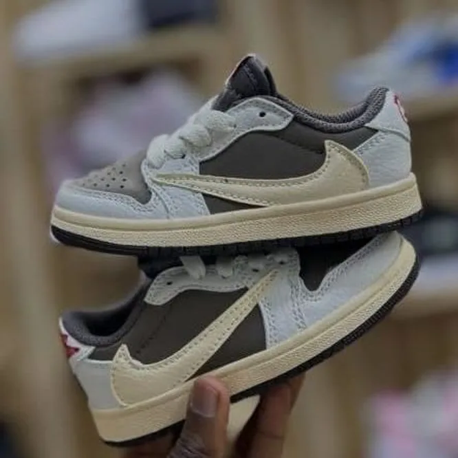 Jordan Air Jordan 1 Low Travis Scott Mocha in Sail / Dark Mocha / Black — thumbnail 2