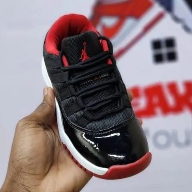 Jordan Air Jordan 11 Low Bred in Black / True Red / White — thumbnail 2