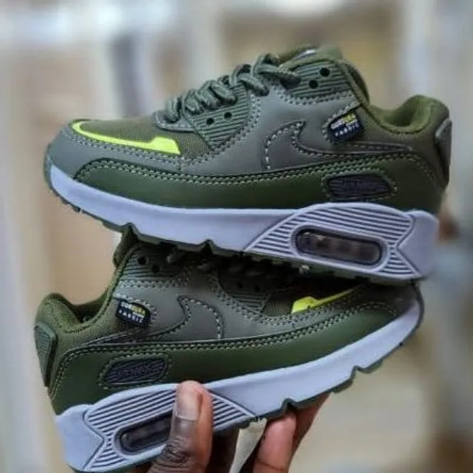 Nike Nike Air Max 90 Olive / Volt in Cargo Khaki / Volt / Wolf Grey — thumbnail 2