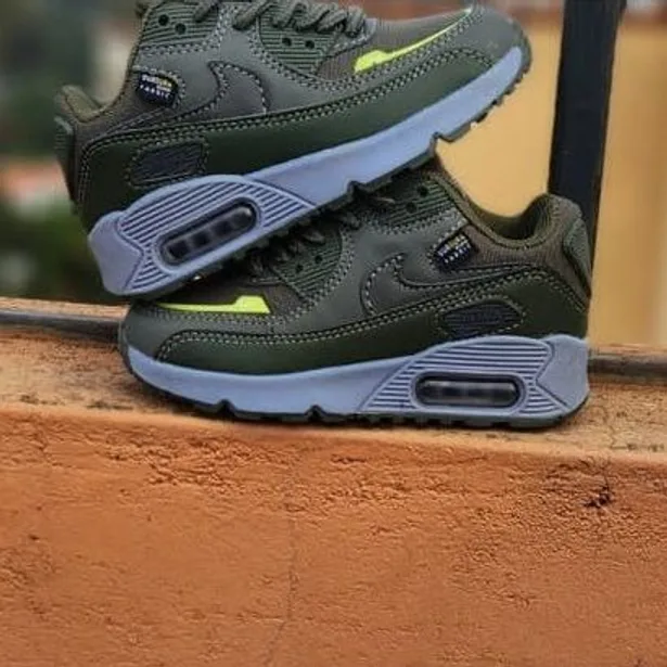 Nike Nike Air Max 90 Olive / Volt in Cargo Khaki / Volt / Wolf Grey — thumbnail 3