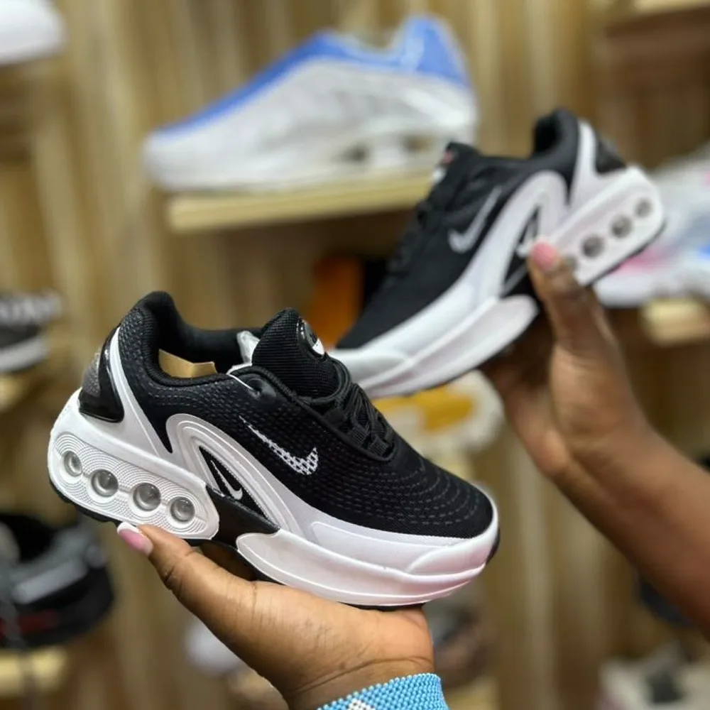 Nike Nike Air Max Dn Black / White in Black / White — thumbnail 3