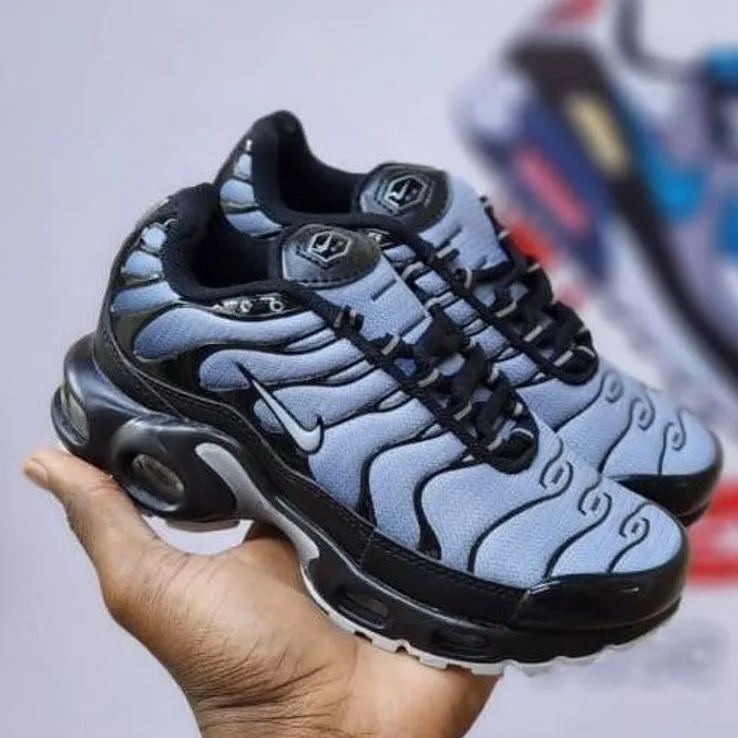 Nike Nike Air Max Plus TN Black / Grey Fade — Black / Light Blue-Grey