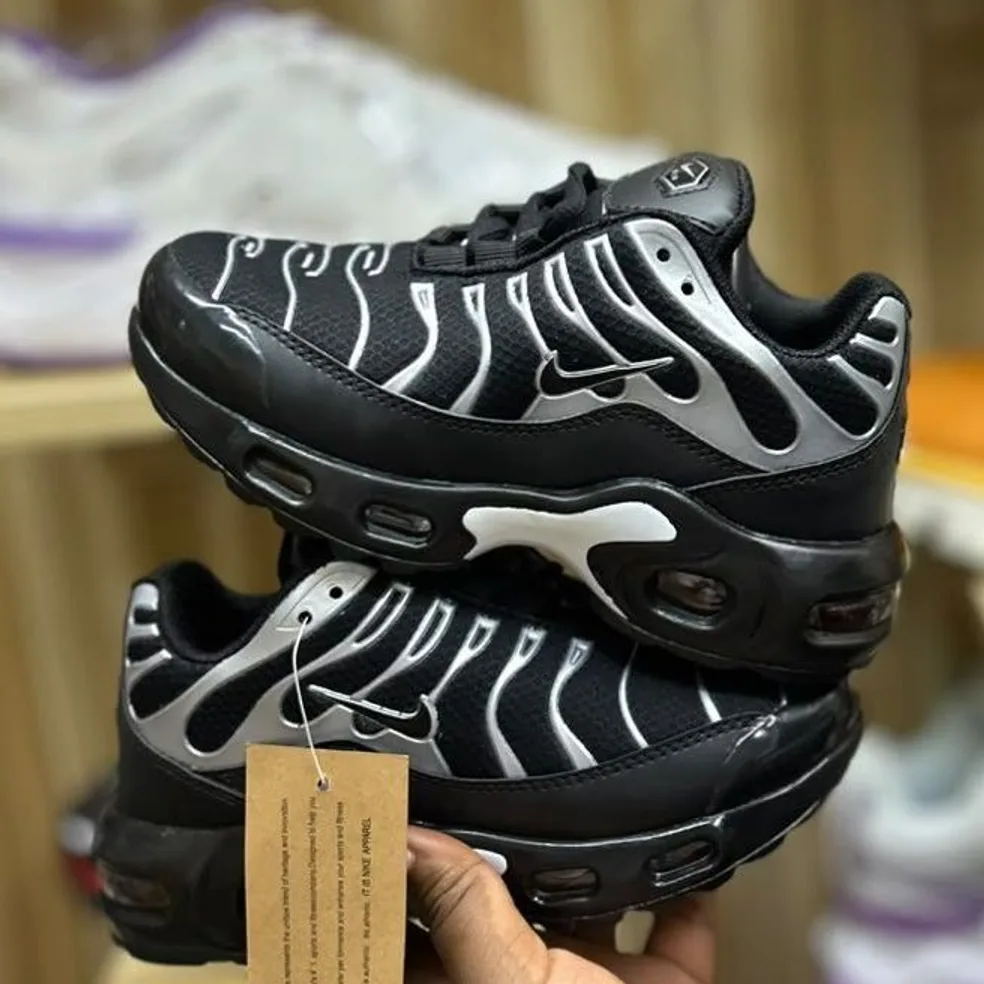 Nike Nike Air Max Plus TN Black / Silver — Black / Metallic Silver