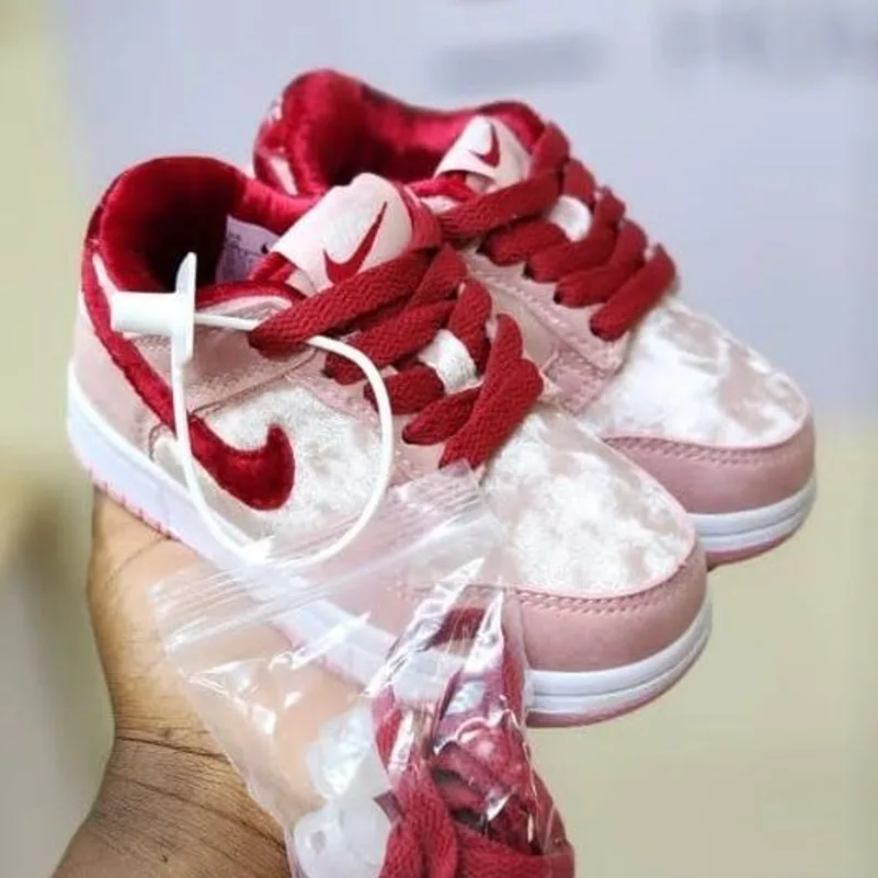 Nike Nike SB Dunk Low StrangeLove in Bright Melon / Gym Red / Pink velvet — thumbnail 3