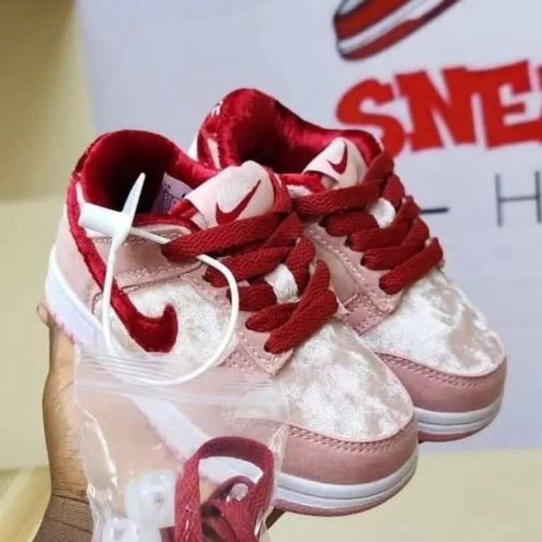 Nike Nike SB Dunk Low StrangeLove — Bright Melon / Gym Red / Pink velvet